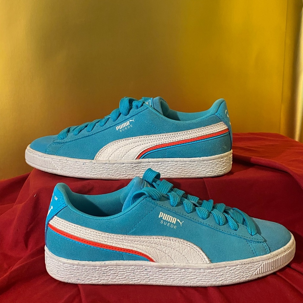 New Puma  suede Sneakers - Aqua and White 6.5 youth - Picture 4 of 5